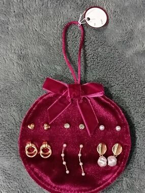 Velvet Jewelry Pouch with Gold & Pearl Stud Earrings - Wine Burgundy